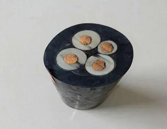 橡套電線(xiàn)電纜使用特性和分類(lèi)有哪些呢.jpg 橡套電線(xiàn)電纜使用特性和分類(lèi)有哪些呢.jpg